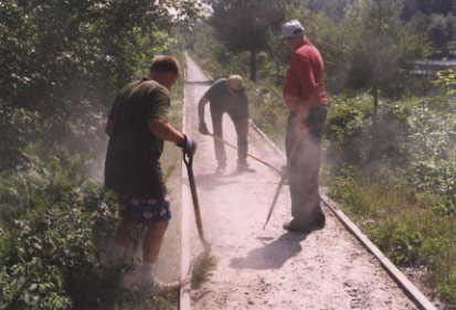 CVRTC members and guests clearing the flangways along the causway.